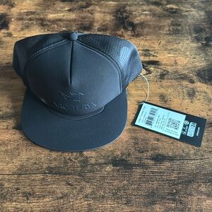 NEW Arc'teryx Logo Trucker Flat Snapback Mesh Hat - Black